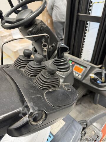 Forklift Toyota 8FBET15