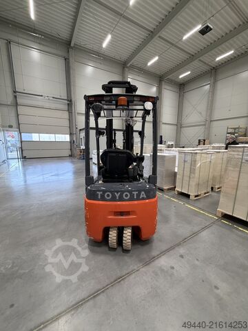 Forklift Toyota 8FBET15