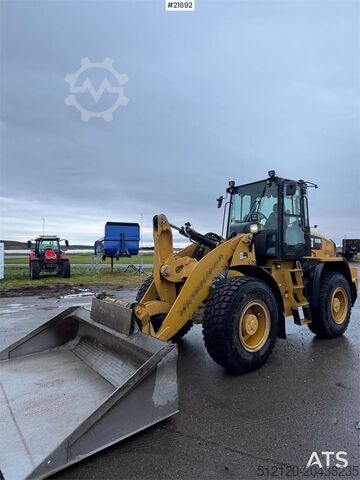 Radlader CAT 918M wheel loader w/ grading bucket, flap wing buc