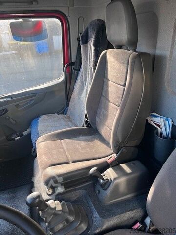 Transporter Fahrgestell MERCEDES-BENZ 815 Fahrgestell mit AHK