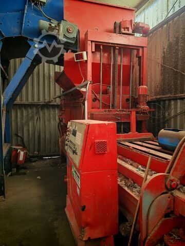 Bale press with conveyor belt Avermann AVOS BP 1411-60