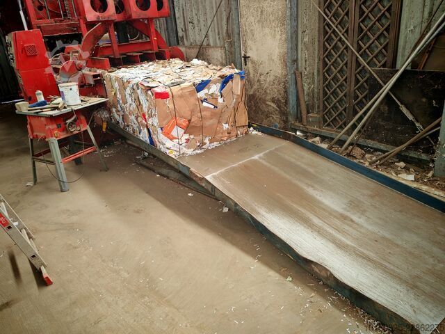 Bale press with conveyor belt Avermann AVOS BP 1411-60