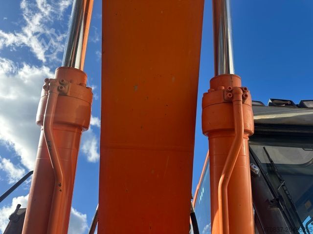 Kettenbagger DOOSAN DX 180LC-3 / Planierschild