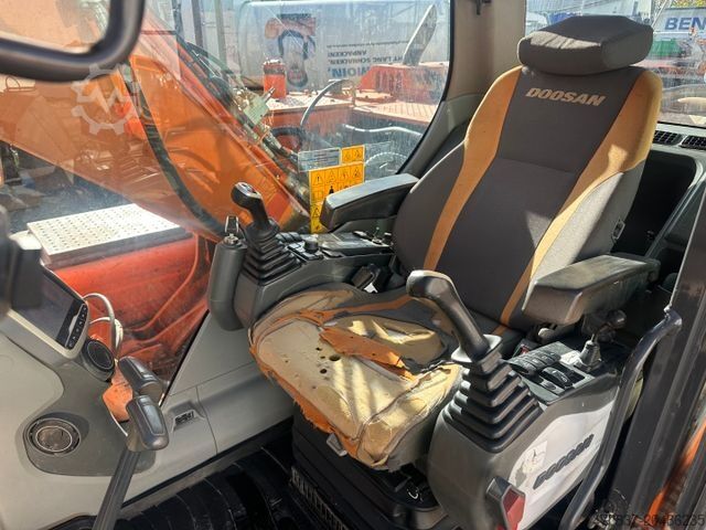 Kettenbagger DOOSAN DX 180LC-3 / Planierschild