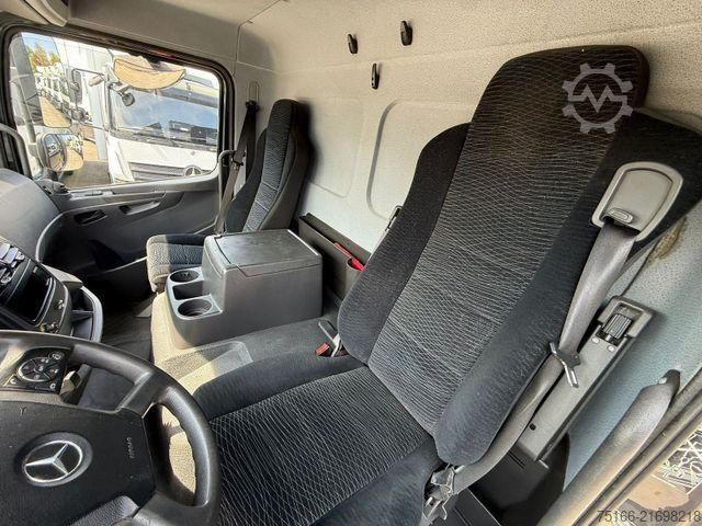 Box van MERCEDES-BENZ ATEGO 818 L Koffer 7,20 m LBW 1 T*SEITENTÜR