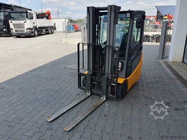 Front loader forklift JUNGHEINRICH EFG 215 / Triplex: 4.25m! / SS / 4.166h / 2024