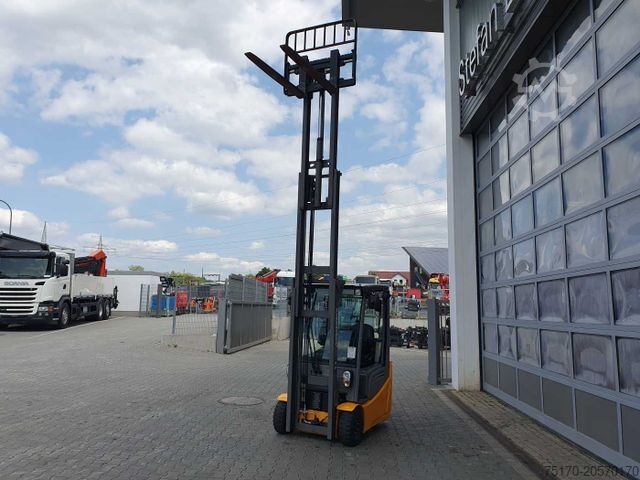 Front loader forklift JUNGHEINRICH EFG 215 / Triplex: 4.25m! / SS / nur 1.368h!