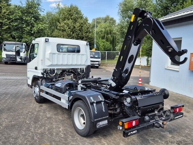 Telehoist load lugger van Fuso Fuso Canter 7C18 City Abrollkipper AHK Kurz