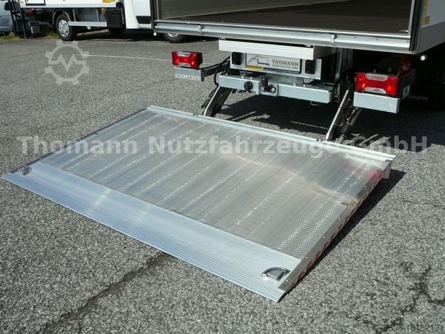 Transporter mit Koffer IVECO Daily 70C18H Koffer LBW Klimaaut.