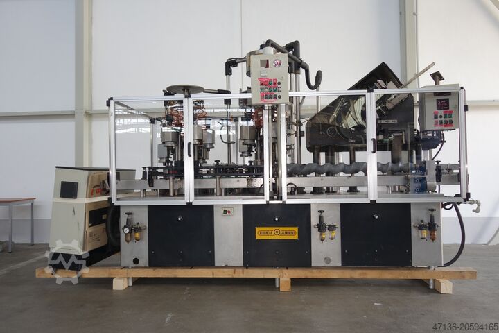 Capsule dispenser and crimper Robino & Galandrino Aufsetzer u. Anfalter