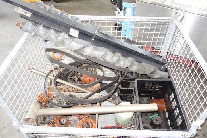 Capsule dispenser and crimper Robino & Galandrino Aufsetzer u. Anfalter