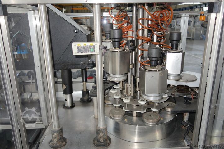 Capsule dispenser and crimper Robino & Galandrino Aufsetzer u. Anfalter