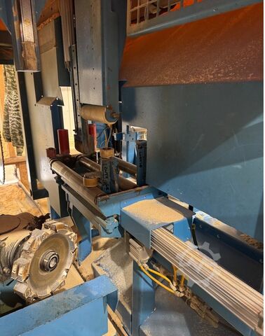 Machining center with throughfeed Hundegger Speed Cut SC-2