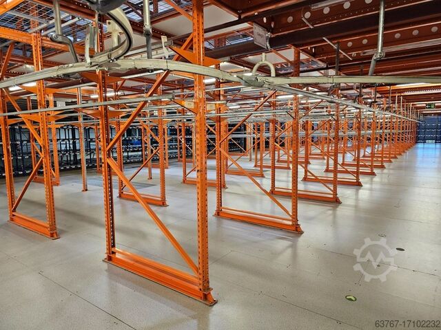 Static hanging garment warehouse Textile warehouse Nedcon