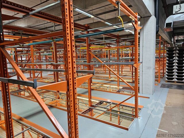 Static hanging garment warehouse Textile warehouse Nedcon