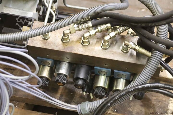 Werkzeugwechsler Mikron UME 600 SK40 22 Aufnahmen