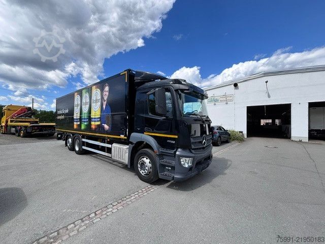 Beverage truck MERCEDES-BENZ Antos 3-Achser MB 2533 mit Geränkekoffer und LBW