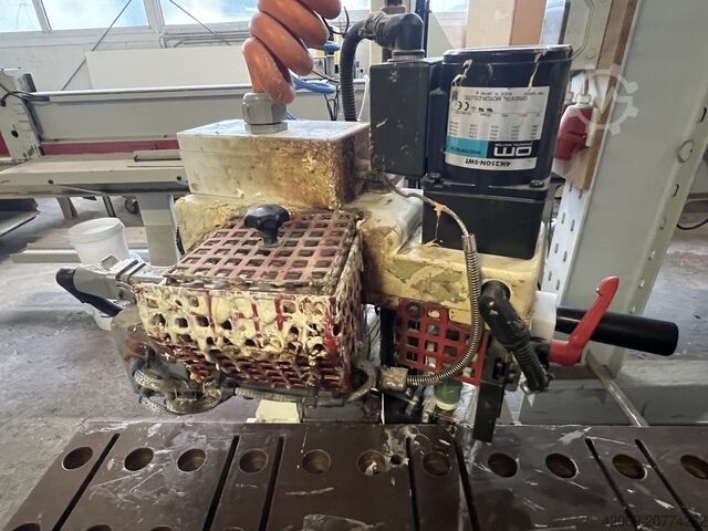 Formteil-Kantenanleimmaschine IMA HKA