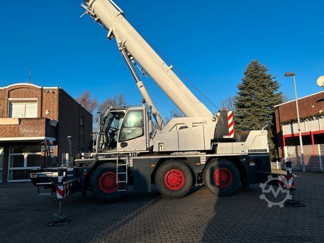 Autokran LIEBHERR Mobilkran LTC 1050-3.1 50t Kran hat nur 3300 h
