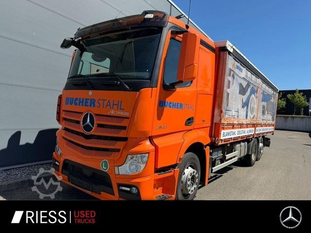 Curtain sider van MERCEDES-BENZ Mercedes Benz 3 Achser 6x2 AUT LM