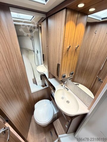 Integriertes Wohnmobil HYMER/ERIBA B 588 PremiumLine *Einzelbetten-1.Hand*
