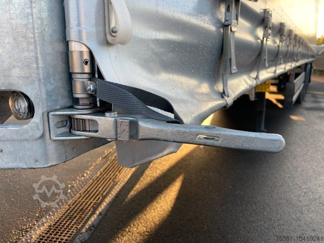 Auflieger mit Pritsche & Plane SCHMITZ CARGOBULL SCS, XL + Getränke + DC