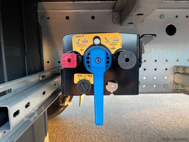 Auflieger mit Pritsche & Plane SCHMITZ CARGOBULL SCS, XL + Getränke + DC