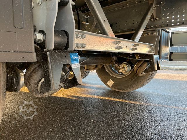 Auflieger mit Pritsche & Plane SCHMITZ CARGOBULL SCS, XL + Getränke + DC