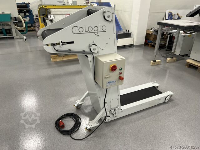 Zum Entfernen von Abfall vom Dreimesser-Schneider Cologic VCZ-BAAN Conveyor belt for removing waste from the three-knife