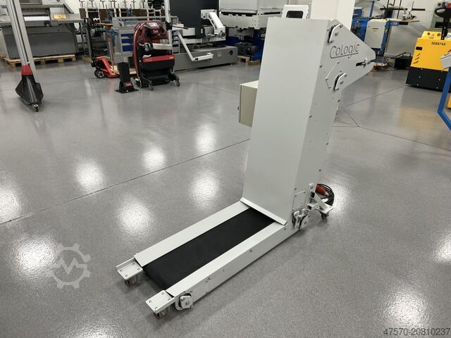 Zum Entfernen von Abfall vom Dreimesser-Schneider Cologic VCZ-BAAN Conveyor belt for removing waste from the three-knife