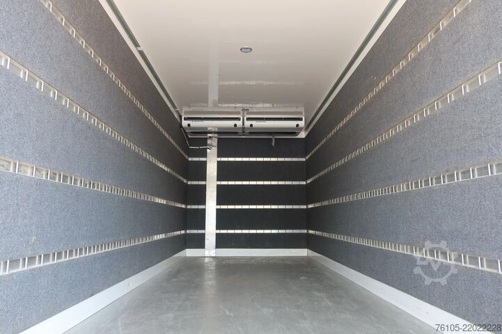 Refrigerated/freezer transport Volvo Koel/Vries ART/ Museum/ Antiek transport
