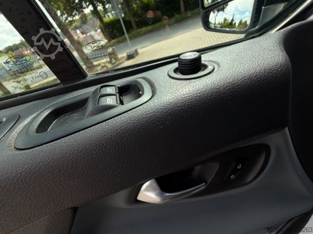 Minibus FORD Transit Custom 2.0 TdCi L1H1 9Sitze Motor Defect