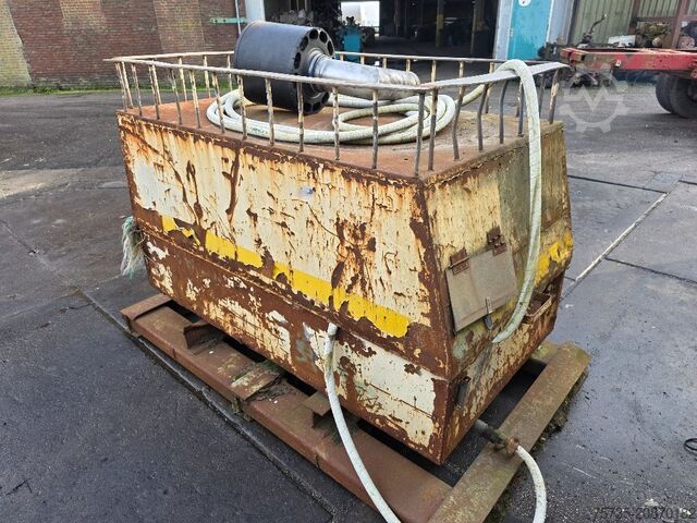 Refrigerant compressor DEUTZ F2L912