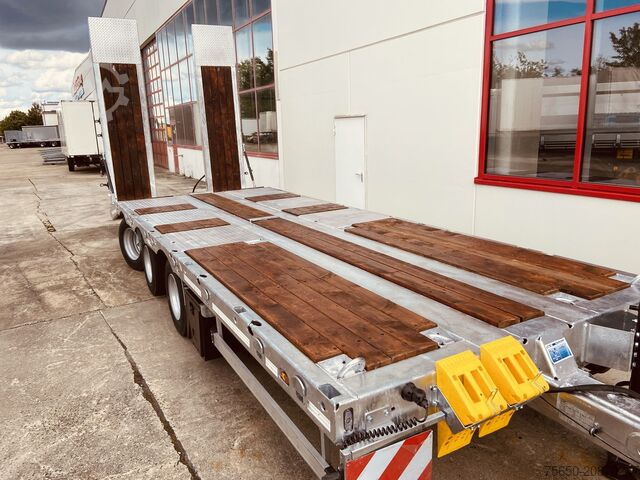 Low loader trailer Möslein TT 34 Zugrohr Gerade 34 t GG Tridem- Tieflader 3 Achs, gelenktNeufahrzeug