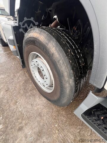 Standard tractor unit VOLVO FH 500