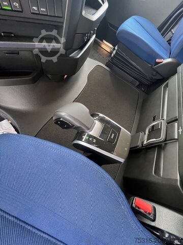 Standard tractor unit VOLVO FH 500