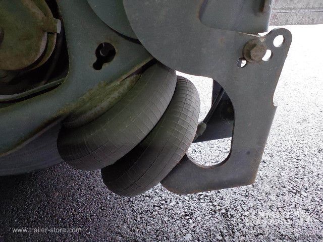 Box semitrailer Fruehauf Semitrailer Dryfreight Standard Porte relevante