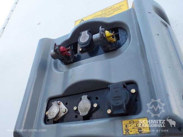 Box semitrailer Fruehauf Semitrailer Dryfreight Standard Porte relevante