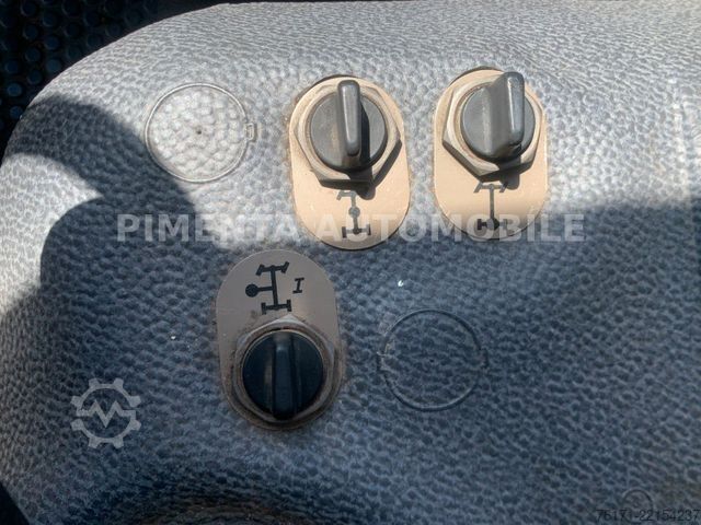 Box truck MERCEDES-BENZ 917 AF / 4x4 /AHK / TOP ZUSTAND