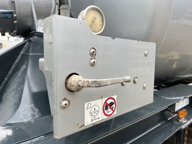 Semitrailer Schwing Stetter Betonmischer Auflieger 10 m³