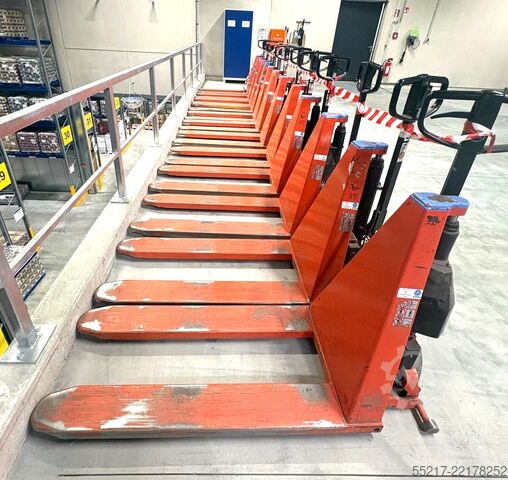 Scissor lift pallet truck BT 