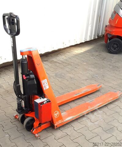 Scissor lift pallet truck BT 
