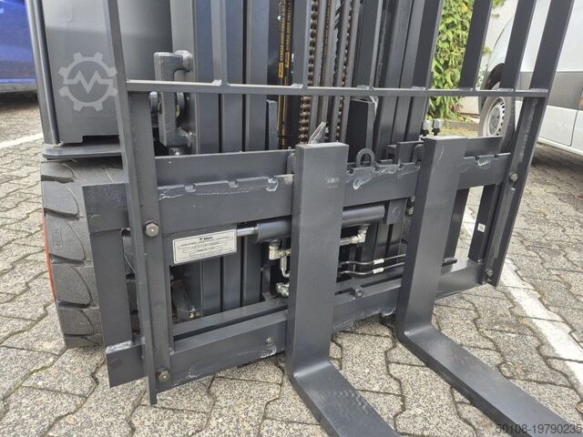 Electric 3-wheel forklift Bobcat B18T-7Plus