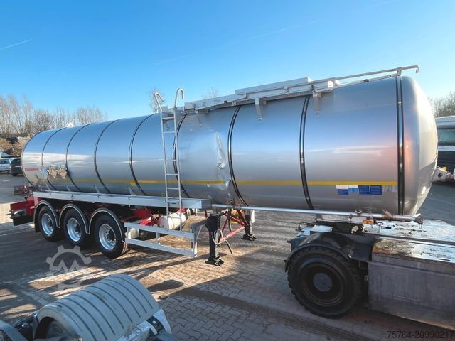 Tanker semitrailer KÄSSBOHRER 32m² V2A Bitumentankauflieger /leicht beschädigt