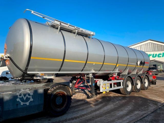 Tanker semitrailer KÄSSBOHRER 32m² V2A Bitumentankauflieger /leicht beschädigt