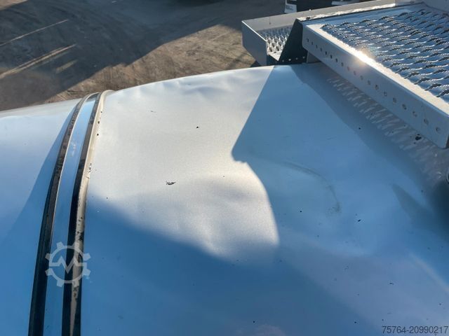 Tanker semitrailer KÄSSBOHRER 32m² V2A Bitumentankauflieger /leicht beschädigt