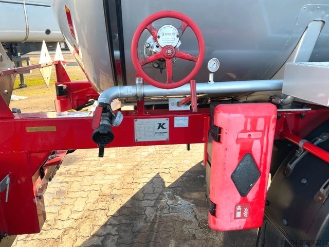 Tanker semitrailer KÄSSBOHRER 32m² V2A Bitumentankauflieger /leicht beschädigt