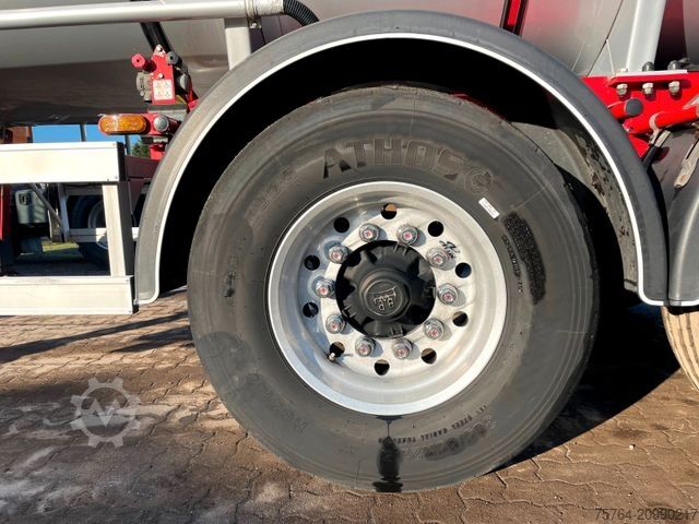 Tanker semitrailer KÄSSBOHRER 32m² V2A Bitumentankauflieger /leicht beschädigt