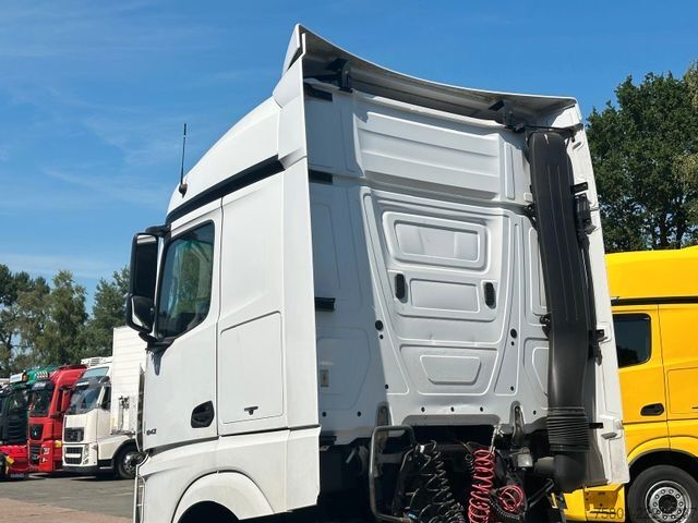 Standard tractor unit MERCEDES-BENZ Actros 1842 Streamspace 2Tanks