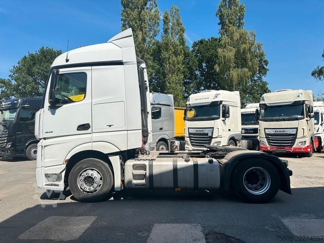 Standard tractor unit MERCEDES-BENZ Actros 1842 Streamspace 2Tanks